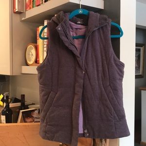 North face vest SOOOO CUTE large